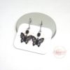 Boucles d'oreilles papillons enfant estampes perles couleur au choix dormeuses en acier inoxydable acier chirurgical antiallergène antiallergie hypoallergénique par Odacassie les créations de Cassandre bijoux et accessoires faits main bijoux poétiques bijoux bohèmes bijoux romantiques idée cadeau petite fille idée cadeau fillette idée cadeau enfant bijou enfant