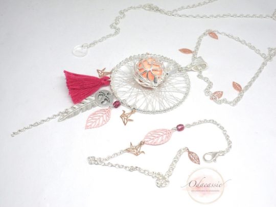 Bijou de grossesse et bracelet assorti rose or rose argenté avec cage fleur oiseaux origami grues origami estampes feuilles plume petits pieds perles en verre de Bohême bola de grossesse et bracelet coordonnés réalisés sur mesure pièces uniques par Odacassie les créations de Cassandre bijoux et accessoires faits main bijoux poétiques bijoux bohèmes bijoux romantiques idée cadeau naissance idée cadeau future maman idée cadeau grossesse idée cadeau femme enceinte