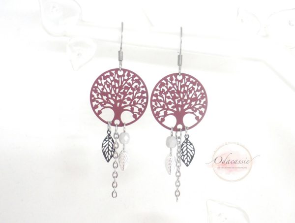 Boucles d'oreilles arbre de vie lie de vin bordeaux lie de vin gris perlé noir avec estampes arbres de vie et feuilles pendentifs feuilles et perles en verre de Bohême bijou en acier inoxydable acier chirurgical édition très limitée par Odacassie les créations de Cassandre bijoux et accessoires faits main bijoux poétiques bijoux bohèmes bijoux romantiques idée cadeau femme idée cadeau fête des mères