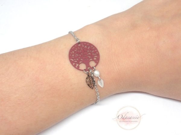 Bracelet arbre de vie lie de vin bordeaux lie de vin gris perlé noir avec estampes arbres de vie et feuilles pendentifs feuilles et perles en verre de Bohême bijou en acier inoxydable acier chirurgical édition très limitée par Odacassie les créations de Cassandre bijoux et accessoires faits main bijoux poétiques bijoux bohèmes bijoux romantiques idée cadeau femme idée cadeau fête des mères