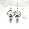 Boucles d'oreilles chats sous les étoiles noir violet fines estampes feuilles perles en verre de Bohême acier inoxydable bijou édition limitée par Odacassie les créations de Cassandre bijoux et accessoires faits main bijoux poétiques bijoux bohèmes bijoux romantiques idée cadeau femme