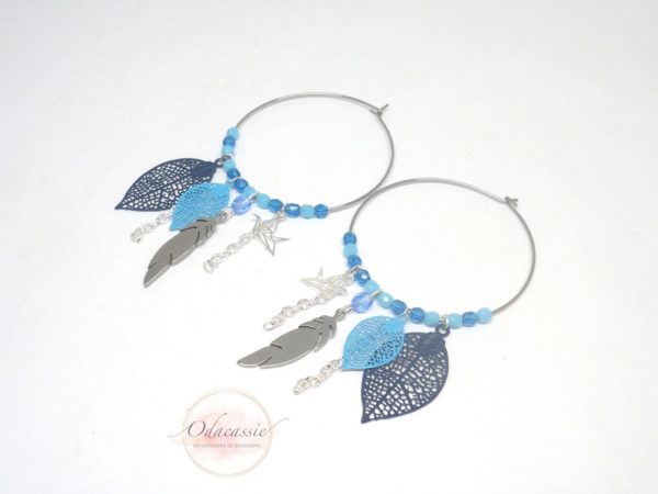 Créoles bleues plumes feuilles oiseaux origami grues estampes perles boucles d'oreilles créoles en acier inoxydable esprit attrape-rêves dreamcatcher par Odacassie les créations de Cassandre bijoux et accessoires faits main bijoux poétiques bijoux bohèmes bijoux romantiques idée cadeau femme