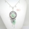 Idée cadeau future maman bola de grossesse attrape-rêves dreamcatcher avec ailes d'ange, feuilles et perles en verre de Bohême dans les tons argenté et vert opale pièce unique par Odacassie les créations de Cassandre bijoux et accessoires faits main bijoux poétiques bijoux bohèmes bijoux romantiques idée cadeau femme enceinte idée cadeau naissance idée cadeau grossesse