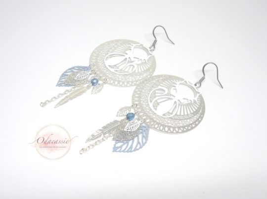 Boucles d'oreilles dreamcatcher chats blancs fines estampes feuilles plumes boucles d'oreilles attrape-rêves pièce unique crochets en acier inoxydable par Odacassie les créations de Cassandre bijoux et accessoires faits main bijoux poéitques bijoux bohèmes bijoux romantiques idée cadeau femme