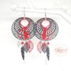 Boucles d'oreilles chats rouge noir argenté avec fines estampes feuilles plumes rosaces chats et perles en verre de Bohême boucles d'oreilles attrape-rêves par Odacassie les créations de Cassandre bijoux et accessoires faits main bijoux poétiques bijoux bohèmes bijoux romantiques idée cadeau femme