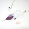 Sautoir fleurs blanches avec fines estampes feuilles mauves et violettes petit oiseau colibri ou colombe long collier esprit attrape-rêves dreamcatcher boucles d'oreilles coordonnées bijoux en édition très limitée par Odacassie les créations de Cassandre bijoux et accessoires faits main bijoux poétiques bijoux bohèmes bijoux romantiques idée cadeau femme