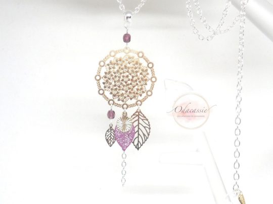 Sautoir fleurs doré violet argenté avec fines estampes fleurs et feuilles sequins dorés perles en verre de Bohême long collier style attrape-rêves dreamcatcher, par Odacassie les créations de Cassandre bijoux et accessoires faits main bijoux poétiques bijoux bohèmes bijoux romantiques idée cadeau femme