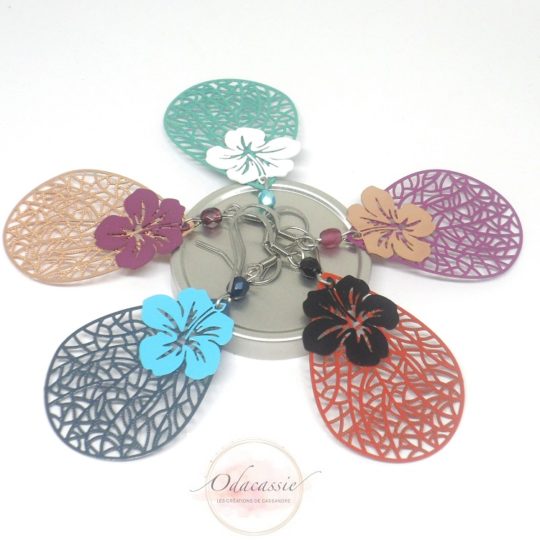 Boucles d'oreilles gouttes et fleurs coloris au choix fines estampes par Odacassie