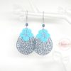 Boucles d'oreilles gouttes et fleurs coloris au choix fines estampes par Odacassie