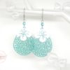 Boucles d'oreilles gouttes et fleurs coloris au choix fines estampes par Odacassie