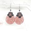 Boucles d'oreilles gouttes et fleurs coloris au choix fines estampes par Odacassie