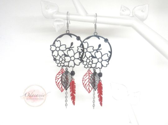 Boucles d'oreilles noires et rouges fleurs plumes feuilles perles acier inoxydable par Odacassie