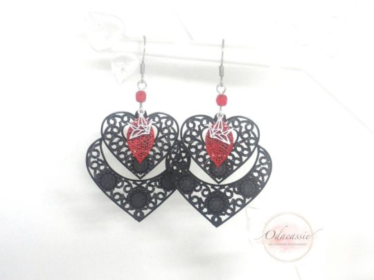 Boucles d'oreilles doubles coeurs noir rouge argenté oiseaux origami estampes feuilles perles cadeau Saint-Valentin par Odacassie