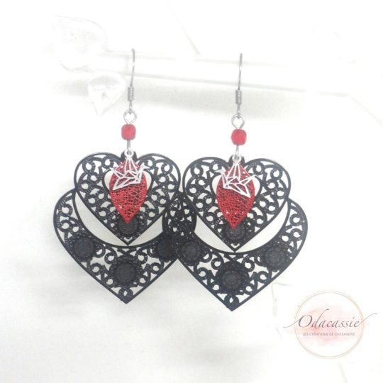 Boucles d'oreilles doubles coeurs noir rouge argenté oiseaux origami estampes feuilles perles cadeau Saint-Valentin par Odacassie