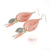 Boucles d'oreilles orange et kaki avec fines estampes spirales feuilles et plumes par Odacassie