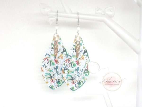 Boucles d'oreilles printanières gouttes colorées blanc orangé vert par Odacassie