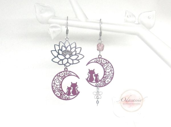 Boucles d'oreilles chats sur la lune fleur de lotus prune argenté perle acier inoxydable par Odacassie