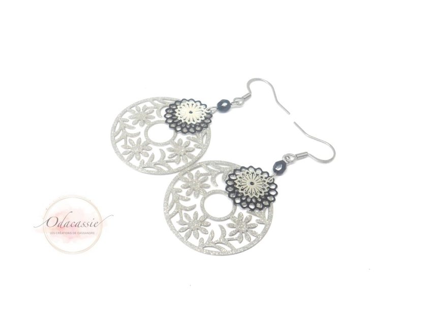 Boucles D'oreilles Pendantes Femme, Fleurs Argentées Et Perles Noires, Métal Alliage