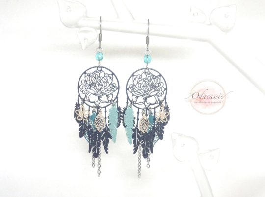 Boucles d'oreilles dreamcatcher et fleurs fines estampes nature bleu nuit beige vert perles par Odacassie