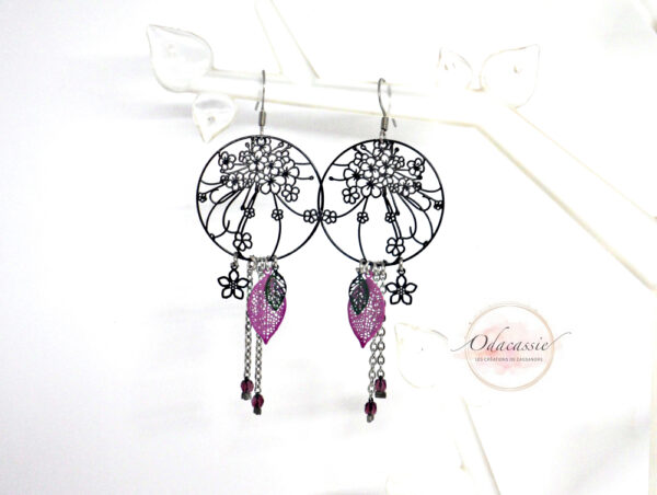 Boucles d'oreilles fleurs noires violettes pièce unique par Odacassie