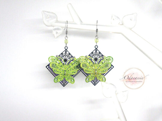 Boucles d'oreilles losanges et papillons noir vert métallisé pièce unique par Odacassie