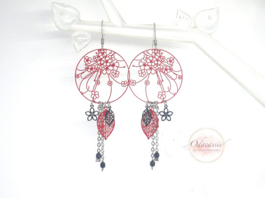 Boucles d'oreilles fleuries rouges et noires fines estampes perles acier inoxydable par Odacassie