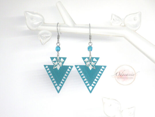 Boucles d'oreilles doubles triangles inversés oiseaux grues origami blue vert acier inox par Odacassie