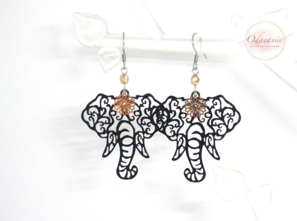 Boucles d'oreilles têtes d'éléphants noir doré par Odacassie