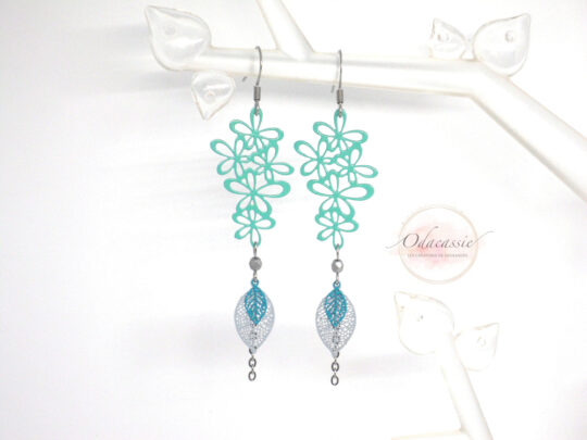 Boucles d'oreilles vert turquoise émeraude cascade de fleurs par Odacassie