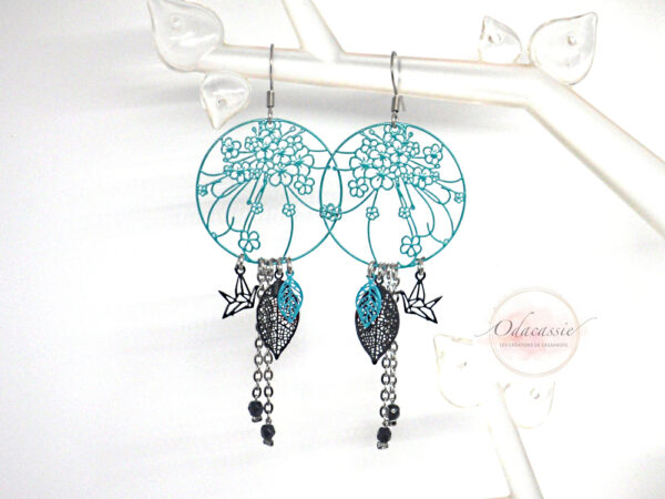 Boucles d'oreilles fleuries vert émeraude et noir par Odacassie