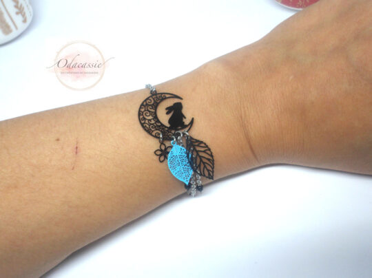 Bracelet lapin noir au clair de lune par Odacassie