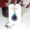 Collier chat bleu et noir acétate de cellulose estampe perle acier inoxydable par Odacassie