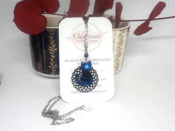 Collier chat bleu et noir acétate de cellulose estampe perle acier inoxydable par Odacassie