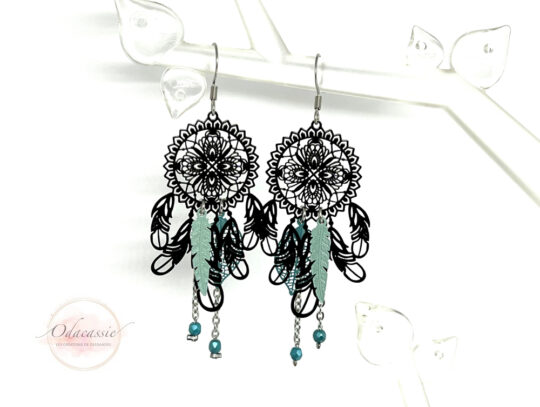 Boucles d'oreilles dreamcatcher mandalas plumes par Odacassie