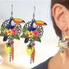 Boucles d'oreilles toucans fleurs tropicales multicolores par Odacassie