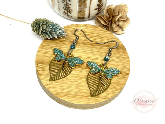 Boucles d'oreilles libellules sur feuilles par Odacassie