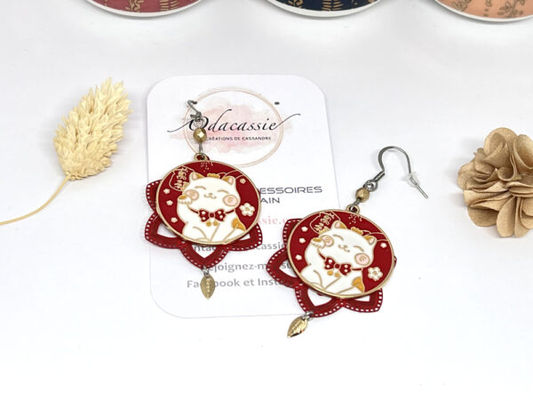 Boucles d'oreilles chats kawaii esprit japonais rouge blanc doré par Odacassie