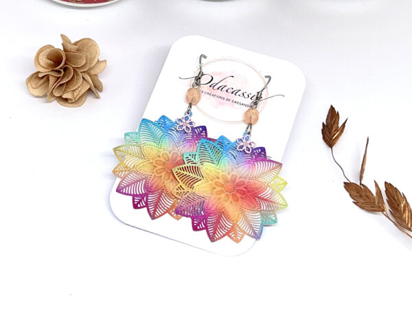 Boucles d'oreilles grandes fleurs multicolores petites fleurs roses perles par Odacassie