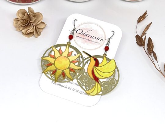 Boucles d'oreilles soleil et colibri asymétriques par Odacassie