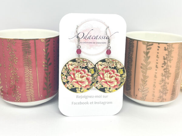 Boucles d'oreilles pivoines rose fuchsia noir jaune fleurs beige par Odacassie