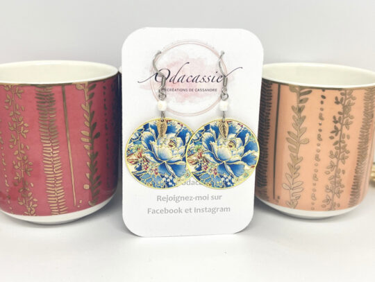 Boucles d'oreilles pivoines bleues doré feuilles par Odacassie