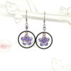 Boucles d'oreilles anneaux noirs fleurs mauves perles acier inoxydable par Odacassie