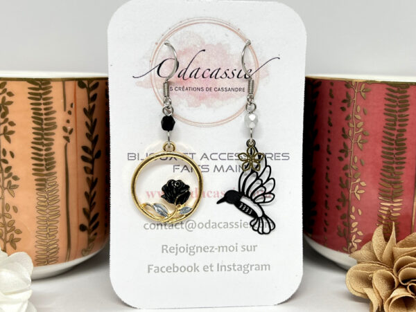 Boucles d'oreilles rose noire oiseau fleurs perles asymétriques doré noir argenté par Odacassie