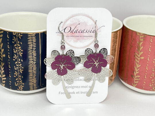 Boucles d'oreilles trèfles à quatre feuilles fleurs perles porte-bonheur argenté violet acier inoxydable par Odacassie