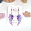 Boucles d'oreilles ailes d'ange multicolores avec fleurs blanches et perles acier inox et laiton par Odacassie