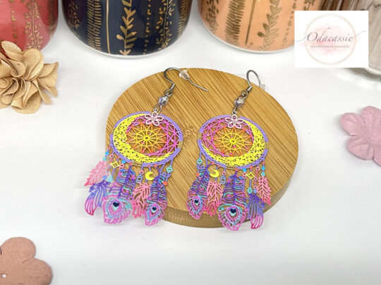 Boucles d'oreilles dreamcatcher multicolores fleurs et perles par Odacassie
