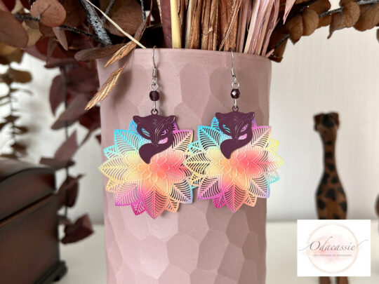 Boucles d'oreilles renards sur fleurs multicolores perles par Odacassie les créations de Cassandre bijou automnal