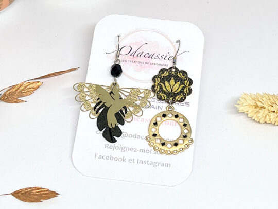 Boucles d'oreilles asymétriques oiseau plume éventail fleur lotus chandelier doré noir par Odacassie