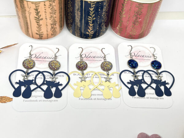 Boucles d'oreilles chats cœurs au choix avec cabochons pailletés et étoiles en acier inoxydable par Odacassie