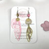 Boucles d'oreilles dépareillées ailes de fée doré mauve rose sequins pailletés rosace perles